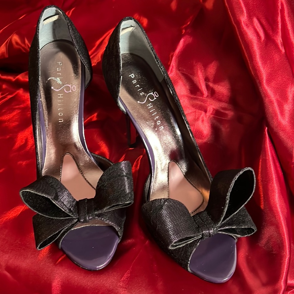 Paris Hilton purple and black lace with beautiful bow heel size 8 M New